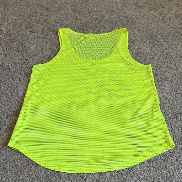 Jessica Simpson workout tank top - Picture 8 of 9